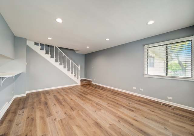 Photo of 29W600 Winchester Cir N #3, Warrenville, IL 60555