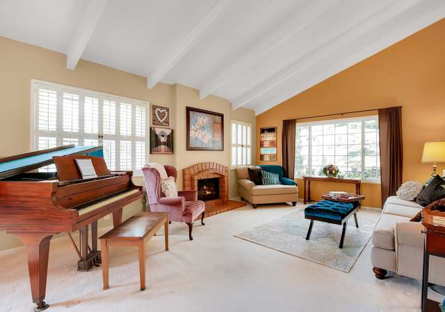 Photo of 6827 Corintia St, Carlsbad, CA 92009