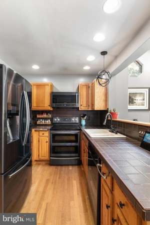 Photo of 1929 Hunter Mill Rd, Vienna, VA 22182