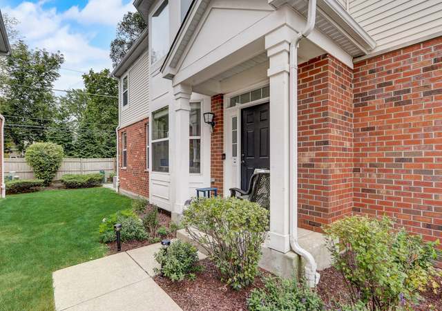 Photo of 1701 Buckingham Dr, Des Plaines, IL 60018