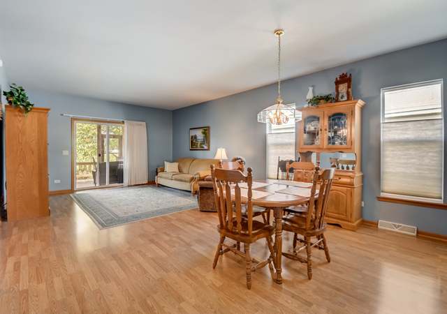 Photo of 72 Rocking Horse Ln, Grayslake, IL 60030