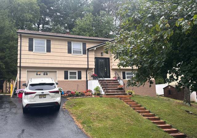 Photo of 6 Wolfe Dr, Wanaque, NJ 07465