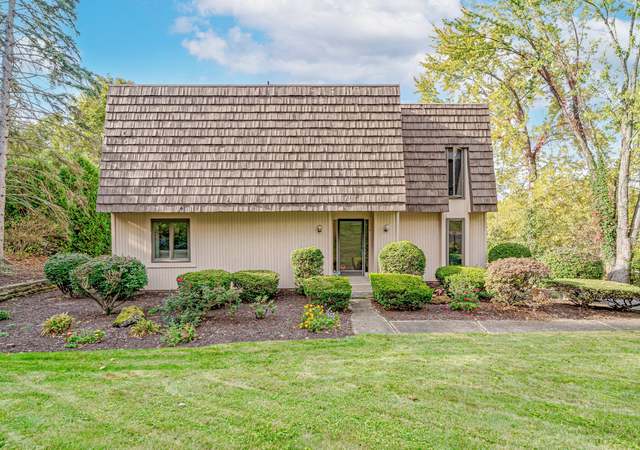 Photo of 575 Trotwood Ridge Rd, Upper St. Clair, PA 15241
