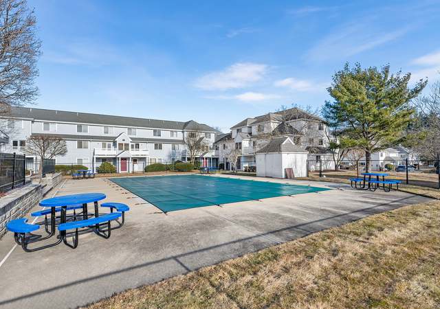 Photo of 360 Littleton Rd Unit H20, Chelmsford, MA 01824