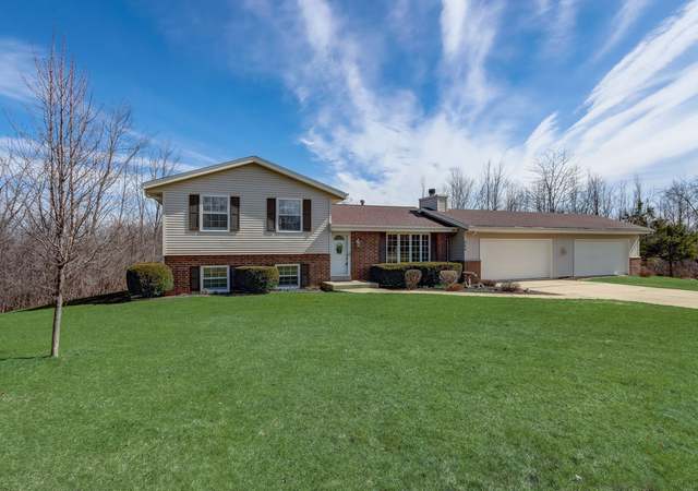Photo of 989 Woodview Dr, Grafton, WI 53024