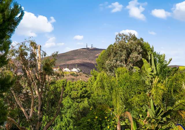 Photo of 8988 Ellingham St, San Diego, CA 92129