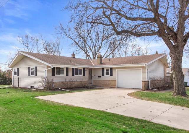 Photo of 5175 Maplewood Dr, Greendale, WI 53129