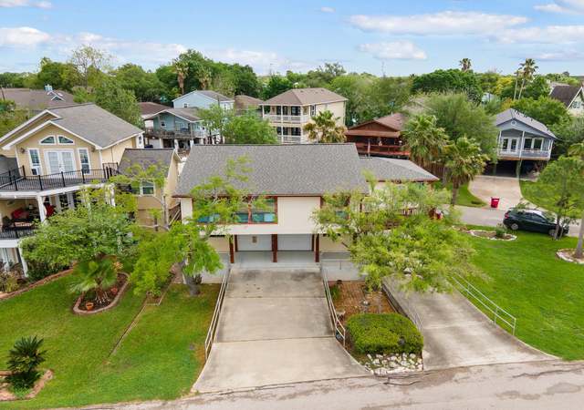 Photo of 714 Narcissus Rd, Clear Lake Shores, TX 77565