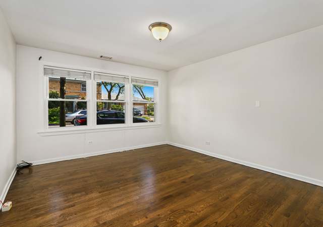 Photo of 5759 N Kimball Ave #102, Chicago, IL 60659