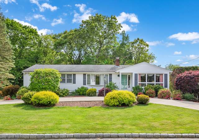 Photo of 5 Secluded Ct, Cumberland, RI 02864