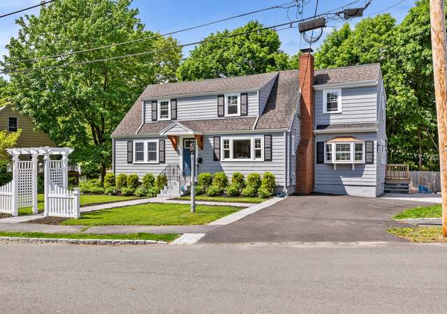 Photo of 14 Crosby Rd, Reading, MA 01867