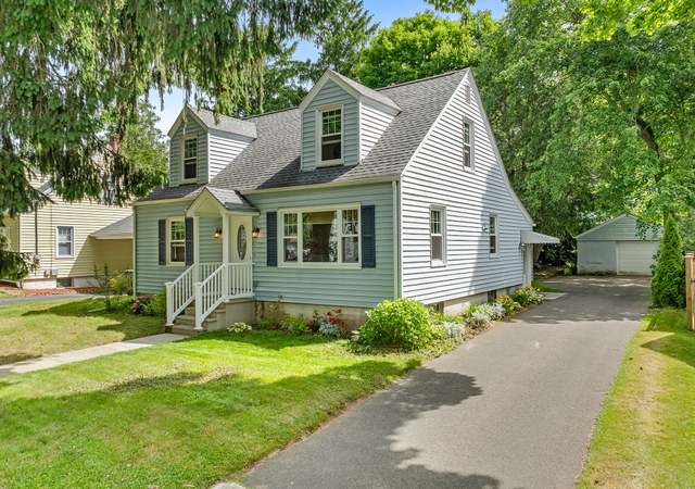Photo of 14 Evergreen Pl, Branford, CT 06405