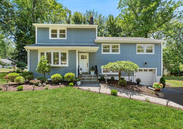 Property at 13 Windsor Dr, Park Ridge, NJ 07656, 5 beds, 2.5 baths