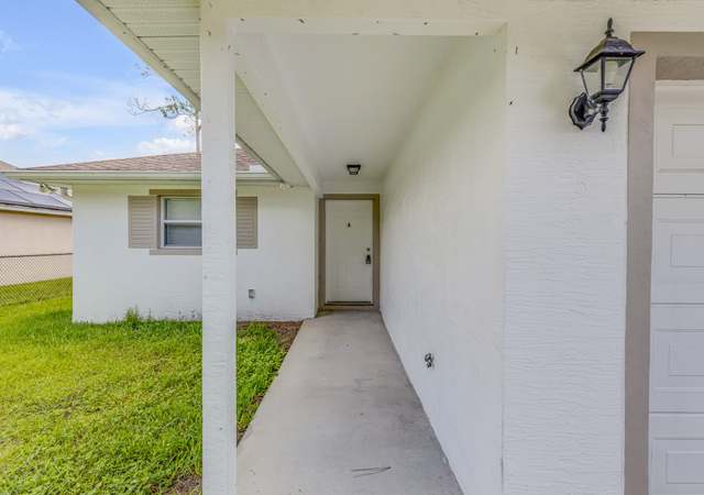 Photo of 33 Lloshire Path, Palm Coast, FL 32164