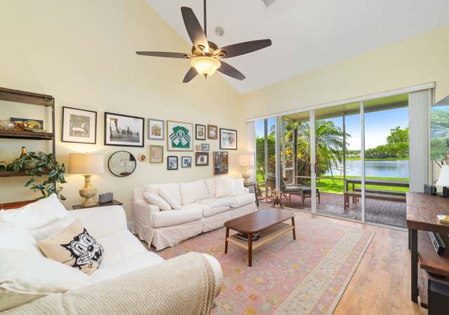Photo of 10686 Pelican Dr, Wellington, FL 33414