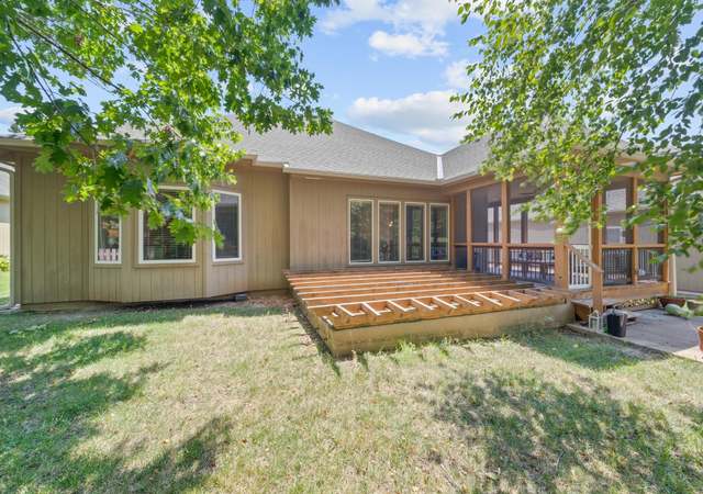 Photo of 4720 Meadow View Dr, Shawnee, KS 66226