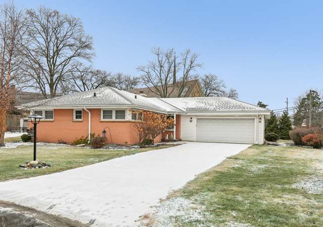 Photo of 2307 Robincrest Ln, Glenview, IL 60025