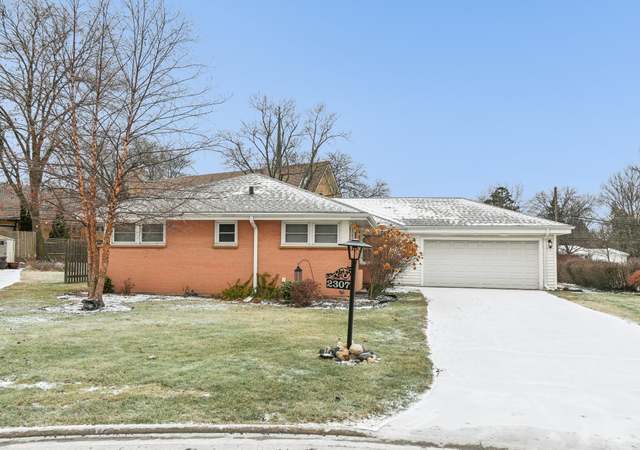 Photo of 2307 Robincrest Ln, Glenview, IL 60025
