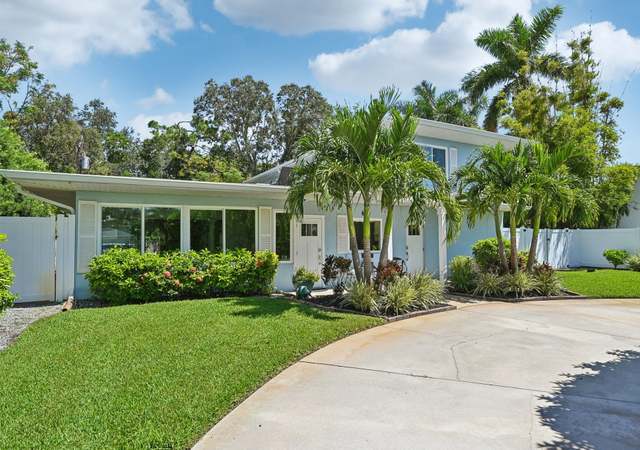 Property at 608 Armada Rd S, Venice, FL 34285, 2 beds, 3 baths