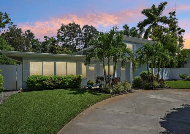 Property at 608 Armada Rd S, Venice, FL 34285, 2 beds, 3 baths