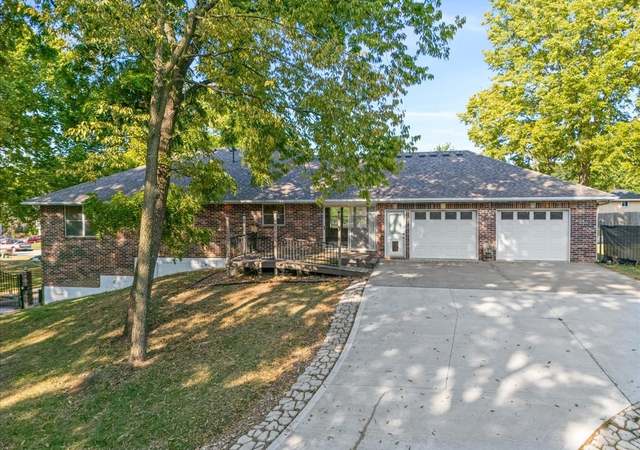Property at 10611 N Northbrooke Dr, Kansas City, MO 64155, 3 beds, 3 baths