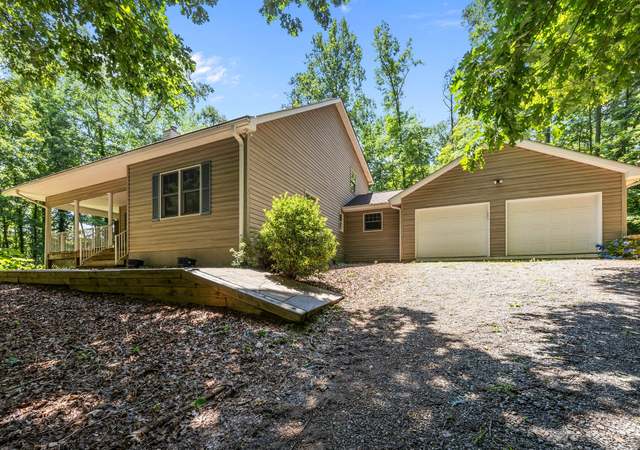 Property at 390 Hollow Wood Ln, Tryon, NC 28782, 3 beds, 2.5 baths