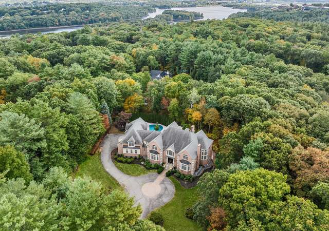 Photo of 8 Stratford Way, Lincoln, MA 01773
