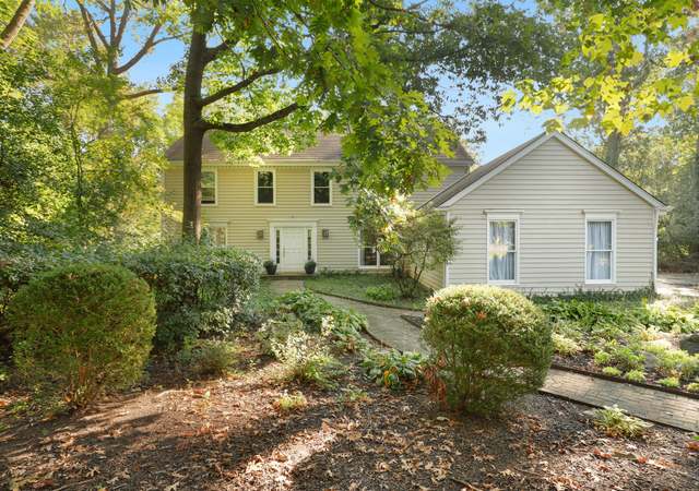 Photo of 150 Brierfield Ct, Lake Bluff, IL 60044