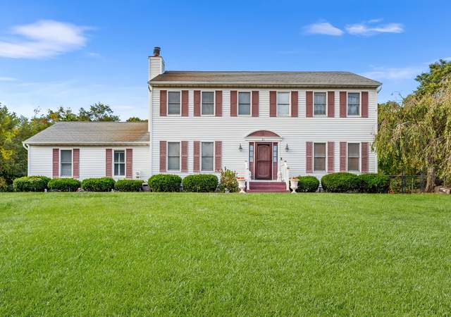 Property at 21 Victoria Ln, Manorville, NY 11949, 5 beds, 4.5 baths